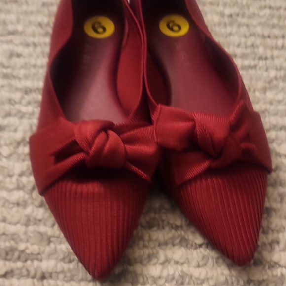 TAHARI Women's Monserrat Pointed Toe Knit Flats Size 6 - Picture 2 of 5